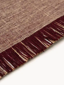 Alfombras De Pasillo|Alfombras De Pasillo></noscript>Louis de Poortere Alfombra corredor de pelo corto con flecos de diseño Folkform Monochrome Turrón, rojo vino, beige claro