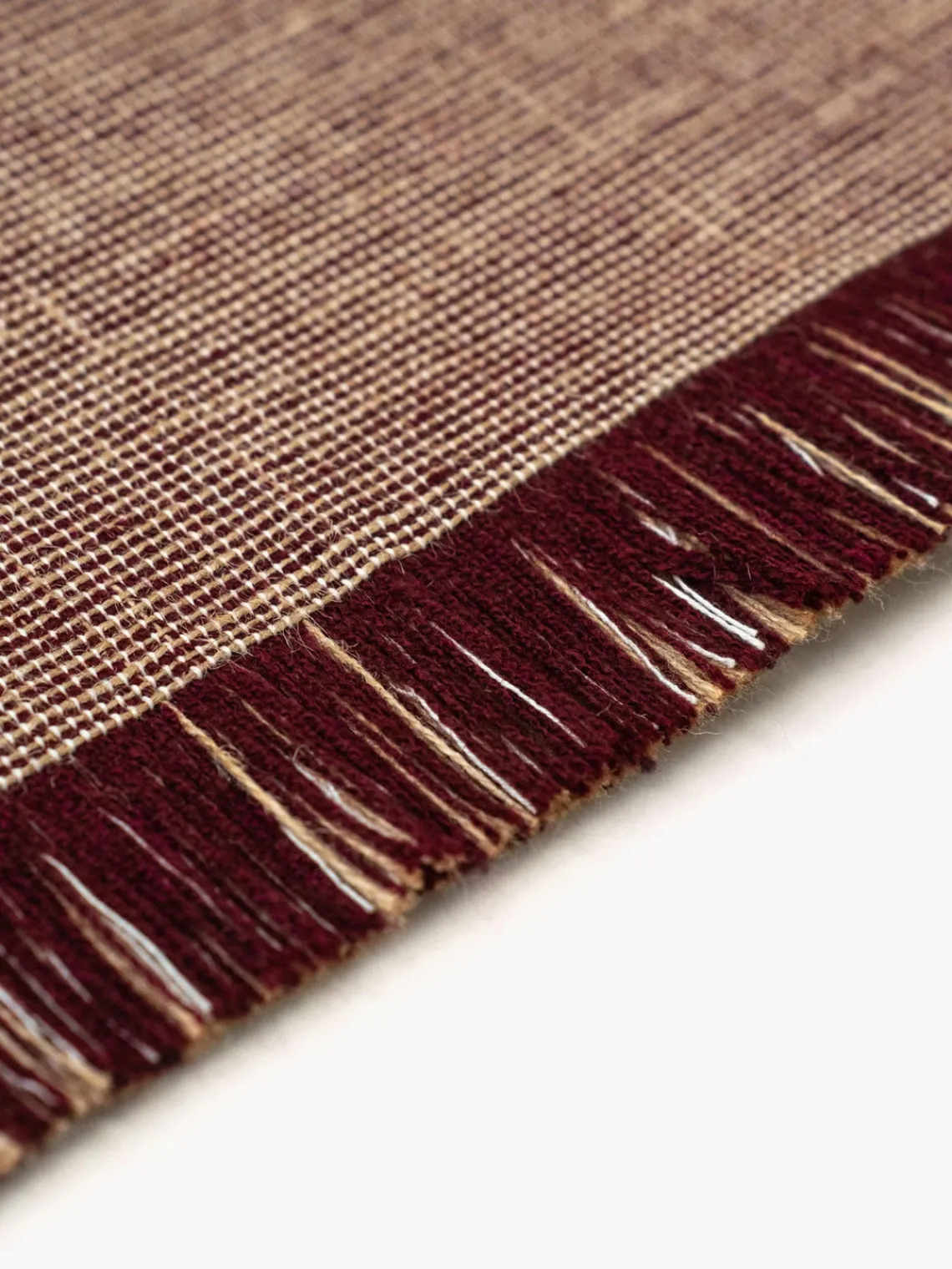 Alfombras De Pasillo|Alfombras De Pasillo>Louis de Poortere Alfombra corredor de pelo corto con flecos de diseño Folkform Monochrome Turrón, rojo vino, beige claro