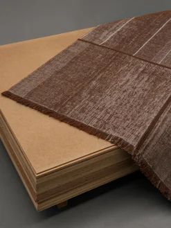 Alfombras De Pasillo|Alfombras De Pasillo></noscript>Louis de Poortere Alfombra corredor de pelo corto con flecos de diseño Folkform Monochrome Turrón, rojo vino, beige claro