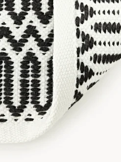 Alfombras De Exterior|Alfombras De Exterior></noscript>Westwing Collection Alfombra corredor exterior artesanal con estampado geométrico Rune Negro, blanco Off White