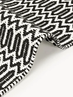 Alfombras De Exterior|Alfombras De Exterior></noscript>Westwing Collection Alfombra corredor exterior artesanal con estampado geométrico Rune Negro, blanco Off White