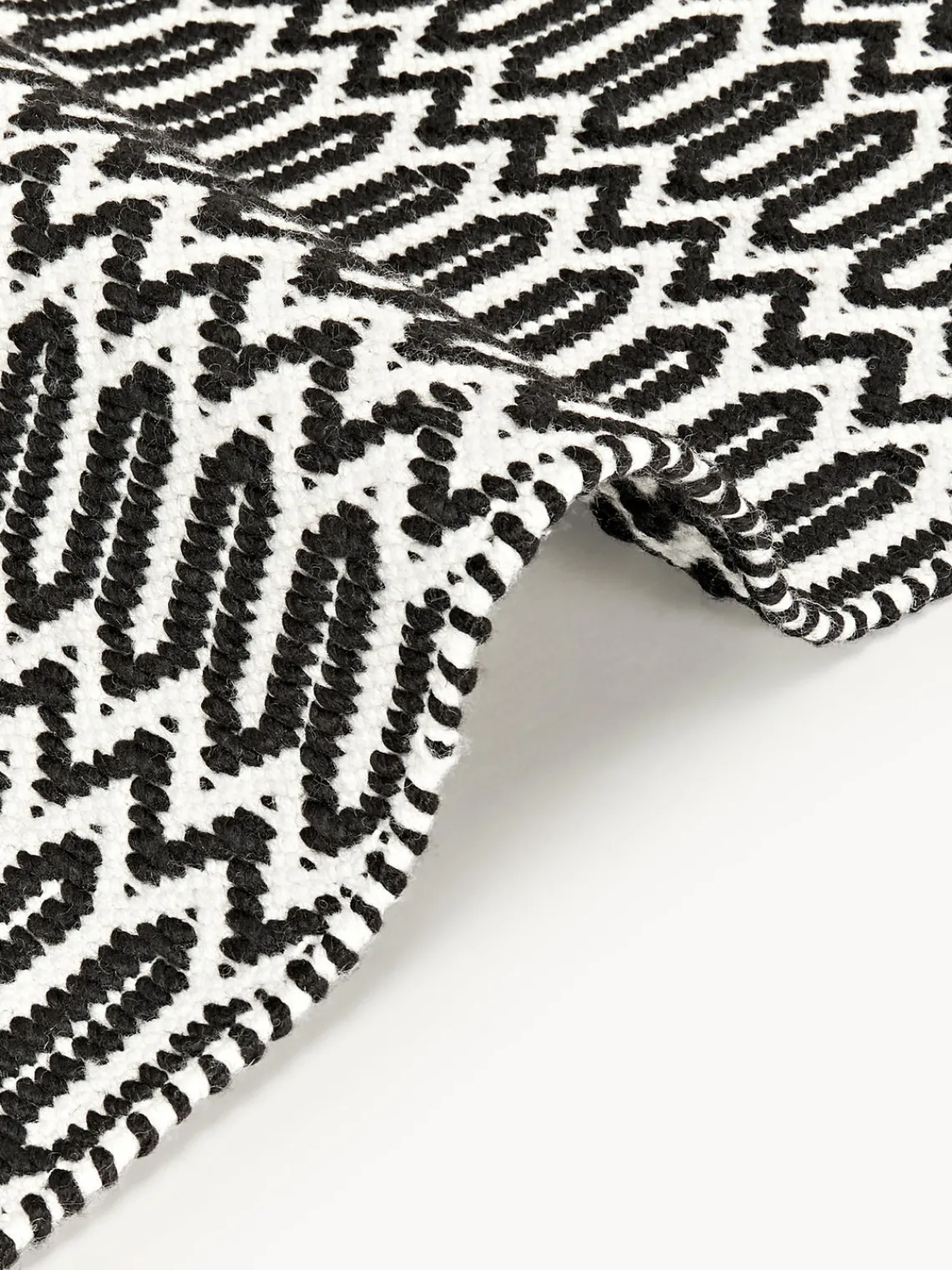 Alfombras De Exterior|Alfombras De Exterior>Westwing Collection Alfombra corredor exterior artesanal con estampado geométrico Rune Negro, blanco Off White