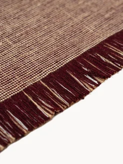 Rectangular|Alfombras Rectangulares></noscript>Louis de Poortere Alfombra de pelo corto con flecos diseño Folkform Monochrome Turrón, rojo vino, beige claro