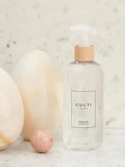 Ambientadores|Jarrones>Culti Milano Ambientador en spray Welcome Tessuto , 500 ml Hojas de cassis y almizcle