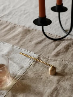 Candelabros|Jarrones>Ferm Living Apagavelas Twist Latón