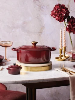Ollas|Ollas></noscript>LE CREUSET Asador ovalado de hierro fundido Signature Collection Rojo vino, dorado