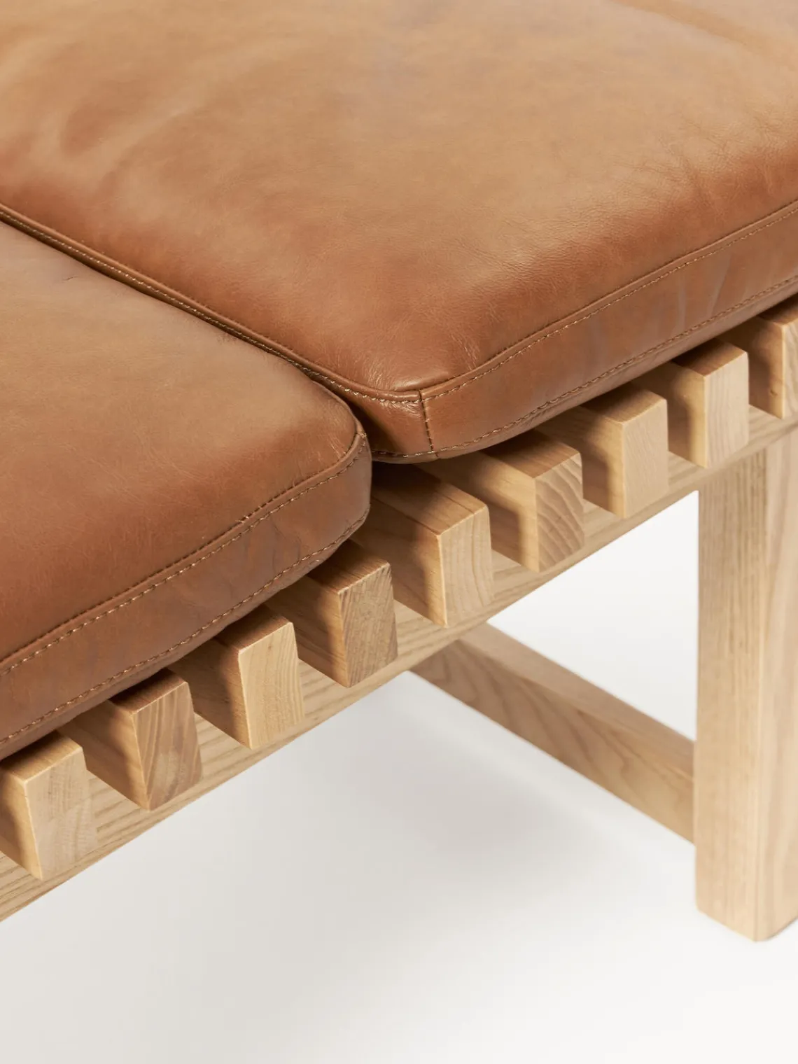 Sale Banco de madera de fresno con asiento de cuero Sora Bancos|Bancos