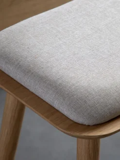 Bancos|Bancos></noscript> Banco de madera Hatfield Tejido beige claro, madera de roble barnizada clara