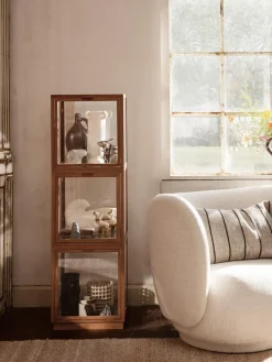 Vitrinas|Vitrinas></noscript>Ferm Living Base de vitrina de roble Miru Madera clara