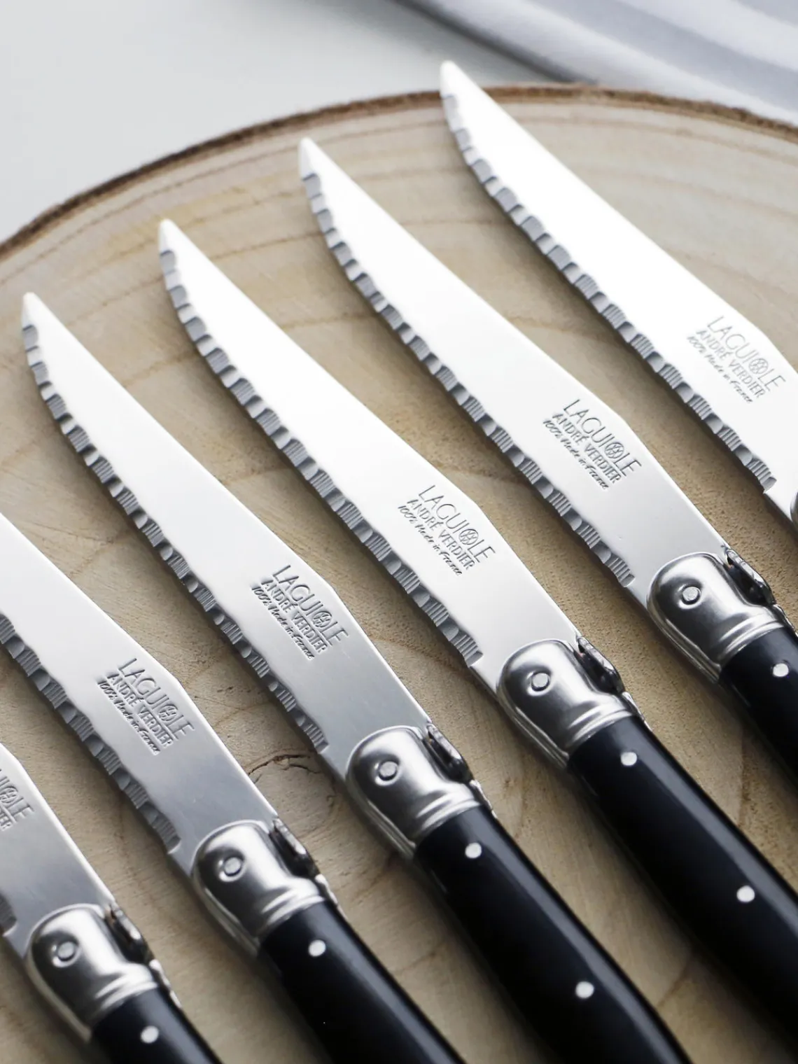 Cuchillos De Cocina Y Bloques|Cuchillos De Cocina>Laguiole Bloque de 6 cuchillos Debutant Cuchillo: plateado pulido espejoMango: negroBloque: madera clara