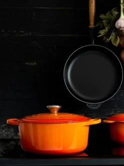 Ollas|Ollas></noscript>LE CREUSET Cacerola Marmita de hierro fundido La Marmite Signature Collection Tonos naranjas, plateado