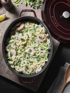 Ollas|Ollas></noscript>Staub Cacerola ovalada de hierro fundido La Cocette Rojo vino, plateado