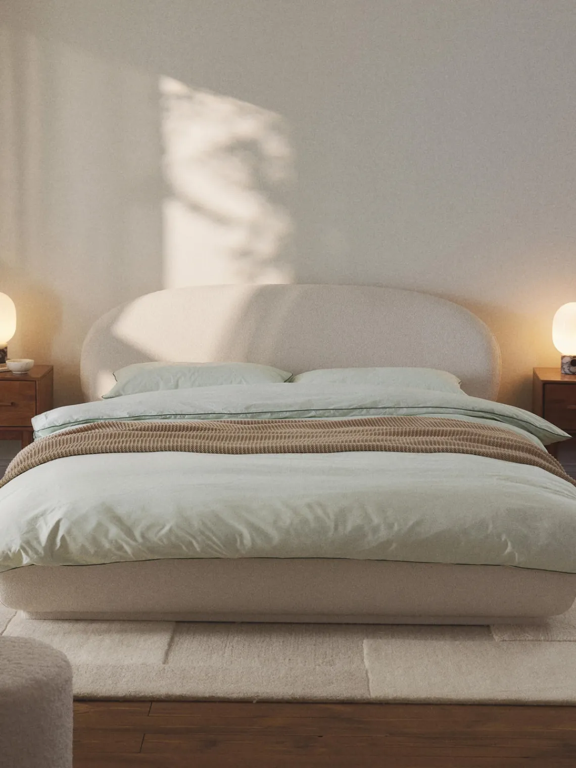 Camas Tapizadas|Camas>Westwing Collection Cama tapizada redondeada en tejido bouclé Alba Bouclé blanco Off White