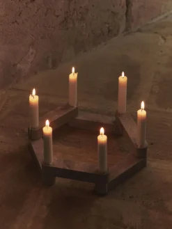 Candelabros|Jarrones></noscript>Ferm Living Candelabro modular de travertino Newel