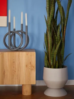 Candelabros|Jarrones></noscript>Westwing Collection Candelabro Naia Gris oscuro