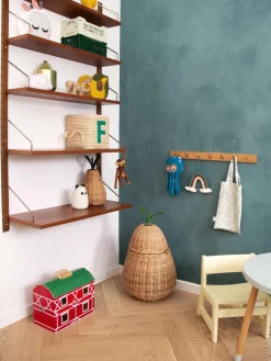 Decoración Infantil|Cestas Y Cajas></noscript>Ferm Living Kids Cesta artesanal de ratán Pear