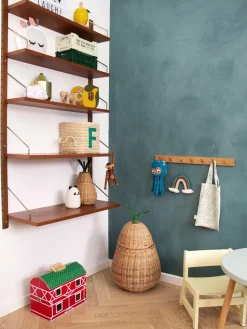 Decoración Infantil|Cestas Y Cajas></noscript>Ferm Living Kids Cesta artesanal de ratán Pear