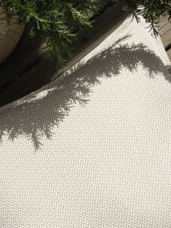 Cojines Infantiles|Decoración Infantil></noscript>Wigiwama Cojín artesanal para exterior Wates Beige claro, blanco