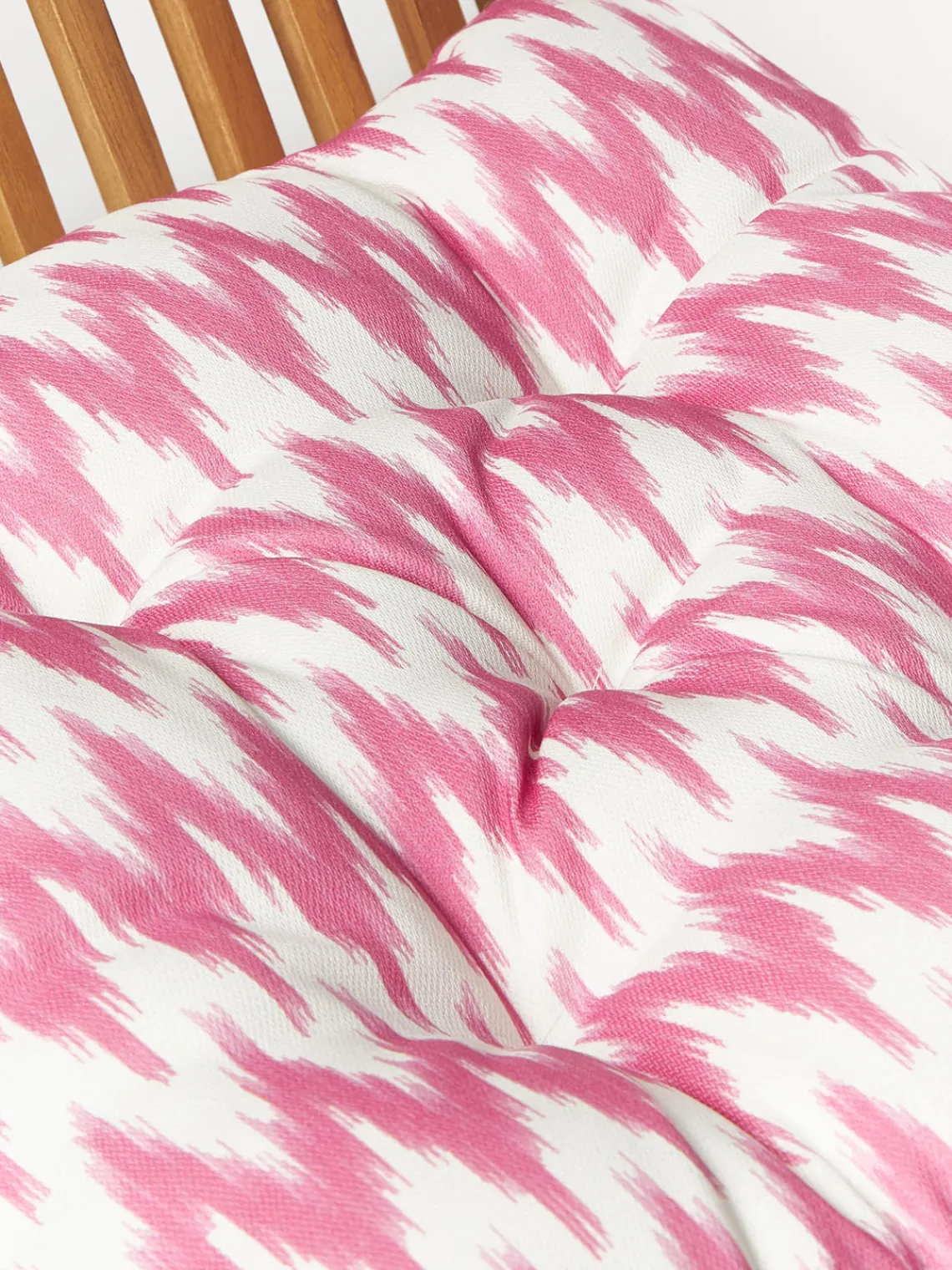 Mantas|Cojines Para Sillas>Westwing Collection Cojín de asiento para exterior con estampado ikat Maillot Rosa, blanco Off White