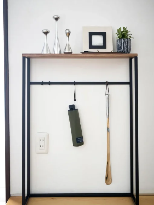 Mesas Consola|Consolas>Yamazaki Consola estrecha de metal con ganchos Tower Negro, madera oscura