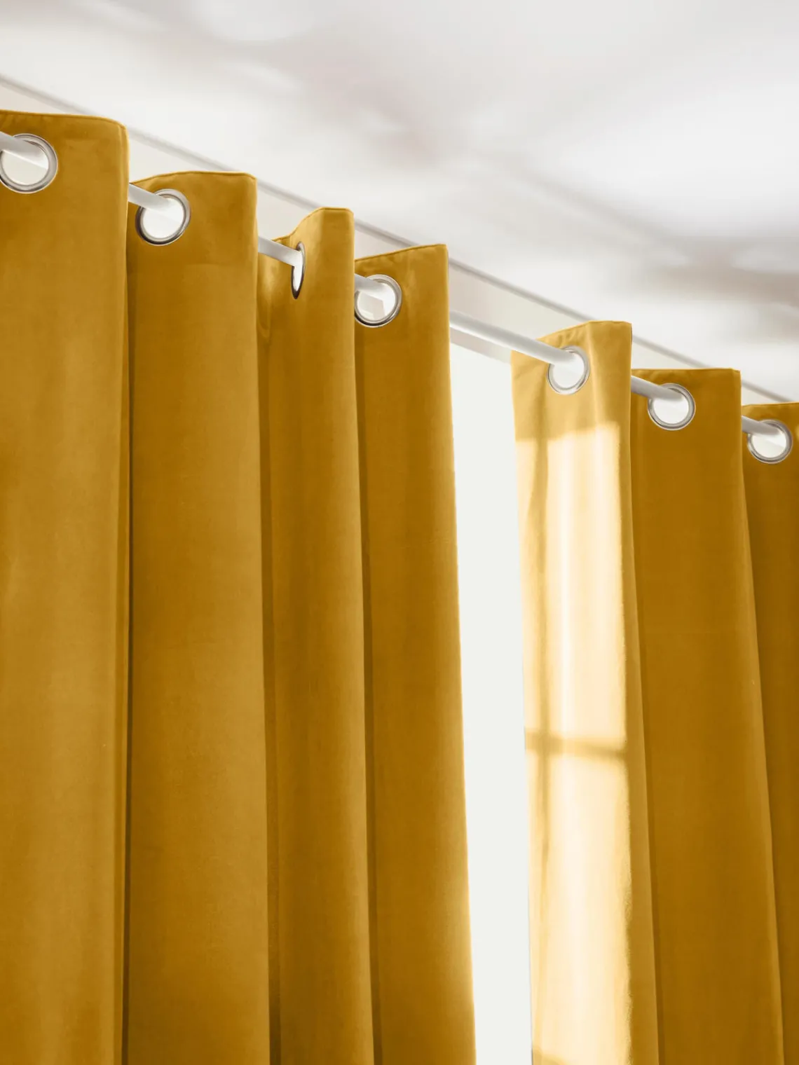Cortinas Y Visillos|Mantas>Westwing Collection Cortinas oscurecedoras de terciopelo con ojales Rush, 2 uds. Amarillo