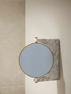 Espejos De Maquillaje|Jarrones></noscript>Audo Copenhagen Espejo tocador redondo de mármol de pared Pepe Mármol gris claro, latón