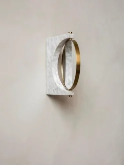 Espejos De Maquillaje|Jarrones></noscript>Audo Copenhagen Espejo tocador redondo de mármol de pared Pepe Mármol gris claro, latón