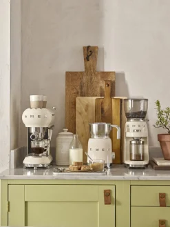 Aparatos De Cocina|Aparatos De Cocina></noscript>Smeg Espumador 50's Style Blanco crema brillante