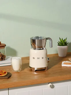 Aparatos De Cocina|Aparatos De Cocina></noscript>Smeg Espumador 50's Style Blanco crema brillante