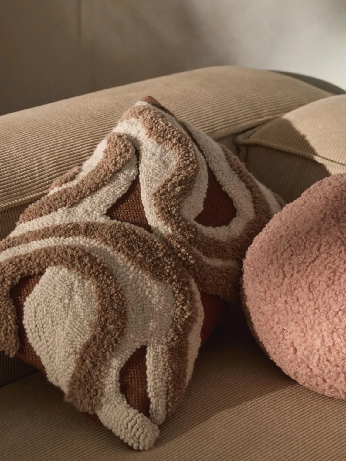 Mantas|Cojines Decorativos>Westwing Collection Funda de cojín artesanal con tejido capitoné Jiri Blanco Off White, marrón