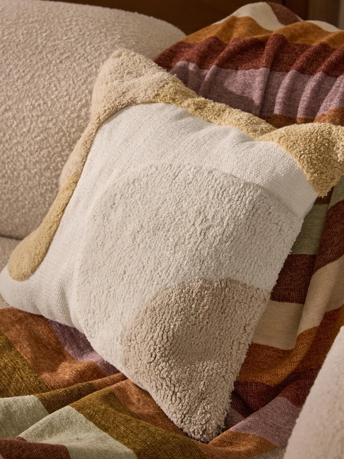 Cojines Decorativos|Mantas>Westwing Collection Funda de cojín capitoné con mechones decorativos Malu Tonos beige, blanco crema