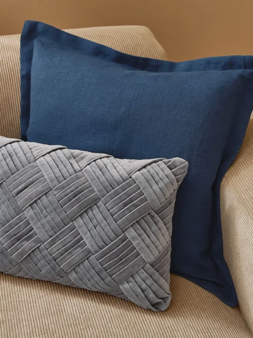 Cojines Decorativos|Mantas>Westwing Collection Funda de cojín de lino con dobladillo elevado Taryn Azul oscuro