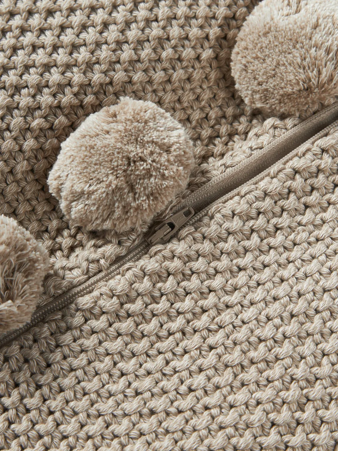 Mantas|Cojines Decorativos>Westwing Collection Funda de cojín de punto con pompones Molly