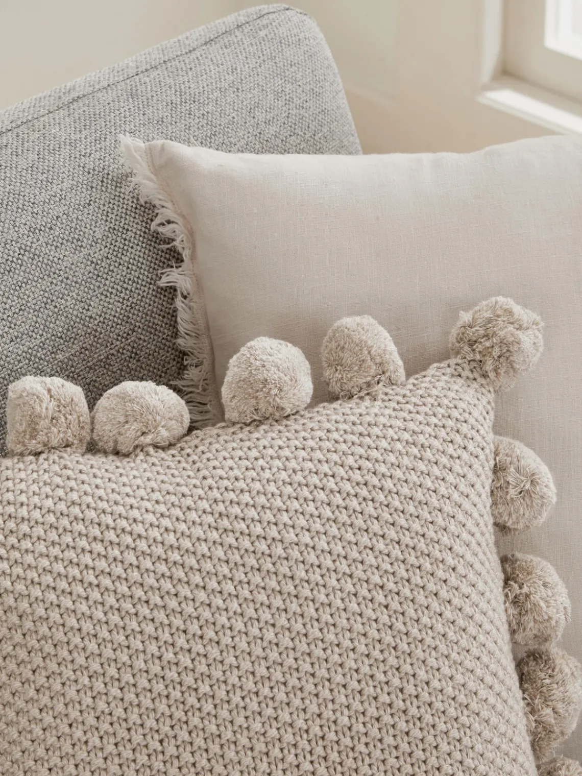 Mantas|Cojines Decorativos>Westwing Collection Funda de cojín de punto con pompones Molly