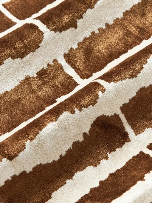 Cojines Decorativos|Mantas>Westwing Collection Funda de cojín de viscosa estampada en tejido jacquard Dejan Marrón con rayas anchas