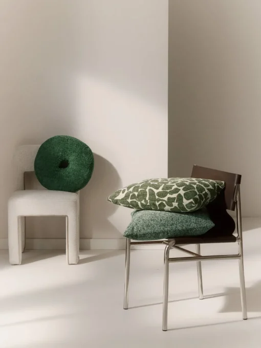 Cojines Decorativos|Mantas>Westwing Collection Funda de cojín en tejido bouclé y chenilla Nenda Verde oscuro, blanco Off White