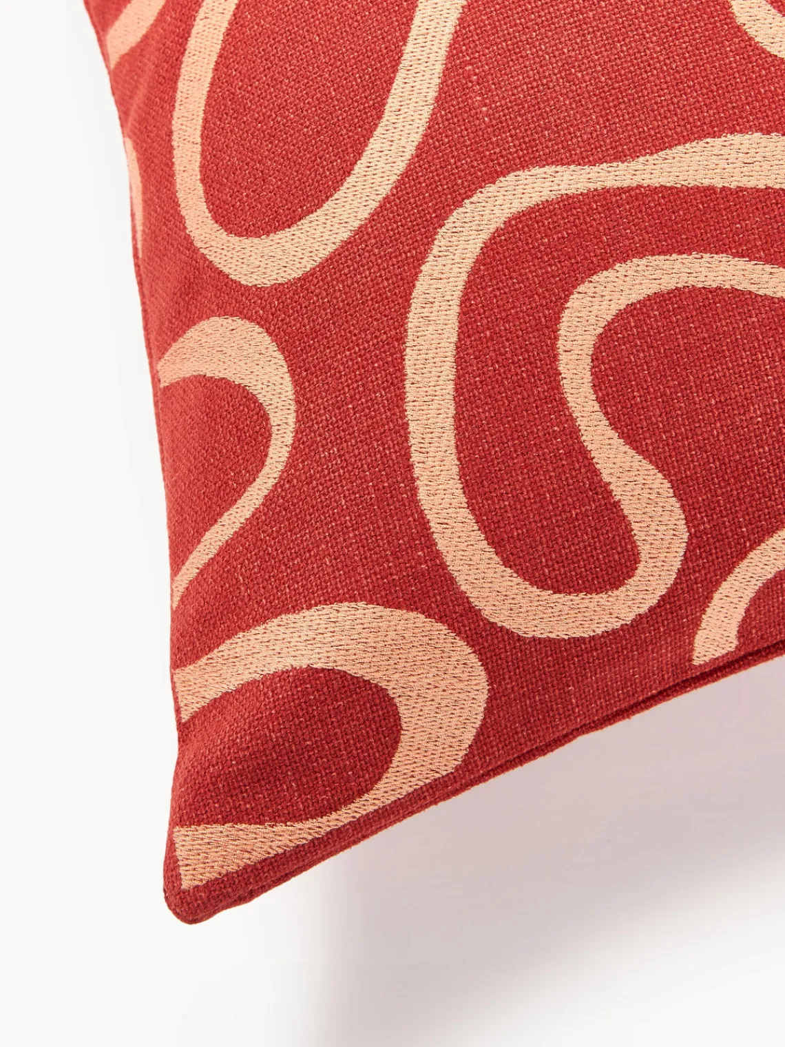 Mantas|Cojines De Exterior>Westwing Collection Funda de cojín para exterior con estampado de ondas bordadas Shanti Rojo, melocotón