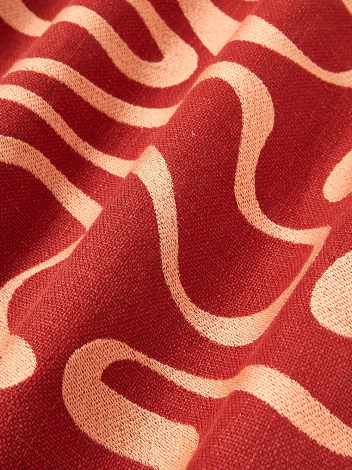 Mantas|Cojines De Exterior>Westwing Collection Funda de cojín para exterior con estampado de ondas bordadas Shanti Rojo, melocotón