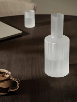 Jarras De Agua|Menaje De Mesa>Ferm Living Jarra de agua soplada con relieves Ripple, 1 L Semitransparente mate
