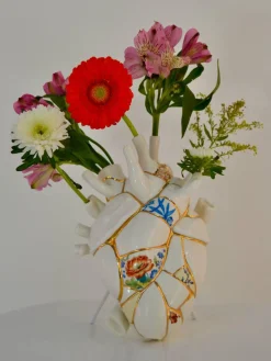 Jarrones|Jarrones></noscript>SELETTI Jarrón de porcelana con decoración dorada Love in Bloom, 25 cm Blanco brillante, multicolor