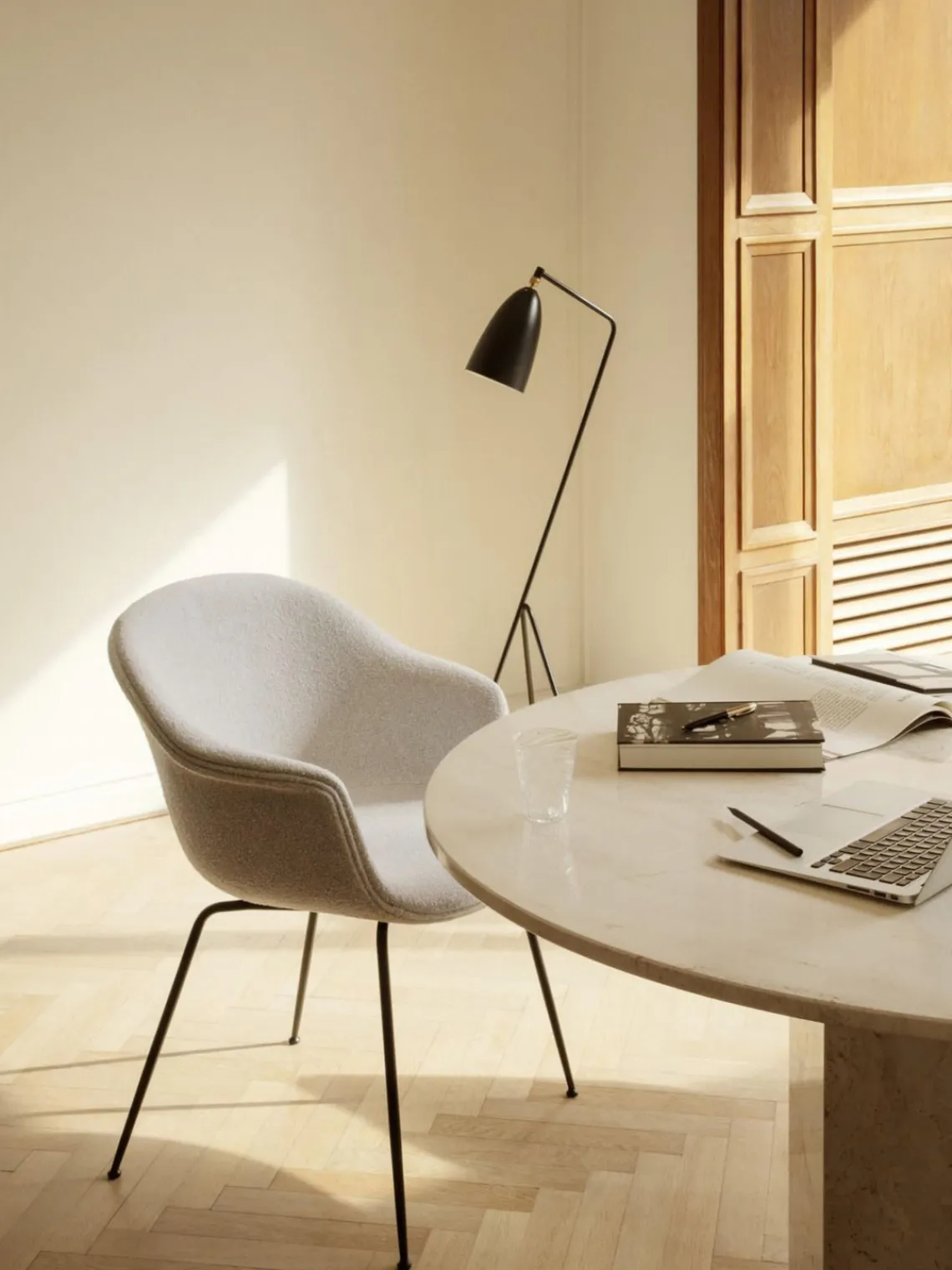 Lámparas De Pie|Lámparas De Techo>GUBI Lámpara de lectura pequeña ajustable Gräshoppa Negro, latón