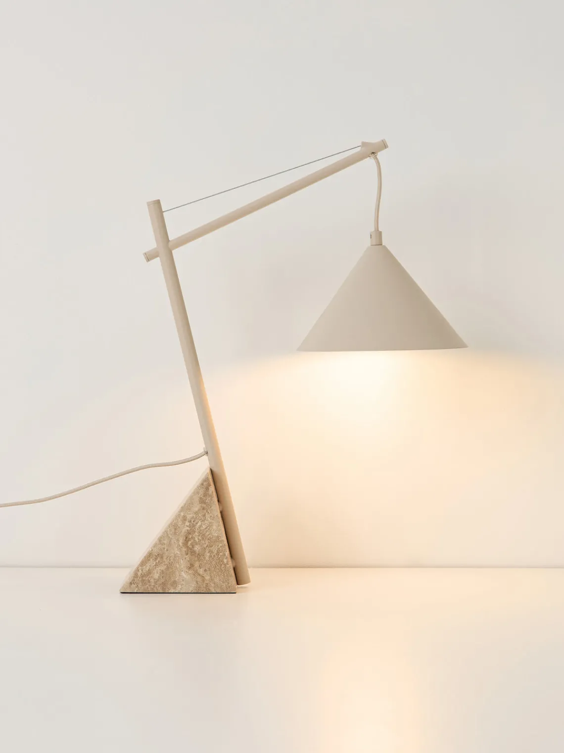 Lámparas De Mesa|Lámparas De Techo>Westwing Collection Lámpara de mesa grande de travertino Reyna Beige claro, travertino beige