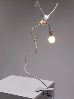 Lámparas De Mesa|Lámparas De Techo></noscript>SELETTI Lámpara de mesa grande regulable con pinza Sparrow Blanco mate