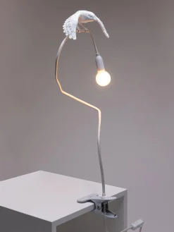 Lámparas De Mesa|Lámparas De Techo></noscript>SELETTI Lámpara de mesa grande regulable con pinza Sparrow Blanco mate