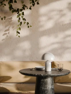 Lámparas De Mesa De Exterior|Lámparas De Mesa></noscript>Westwing Collection Lámpara de mesa LED pequeña regulable Walter, portátil Blanco brillante