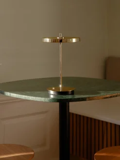 Lámparas De Mesa|Lámparas De Techo></noscript>UMAGE Lámpara de mesa LED pequeña regulable Asteria Dorado