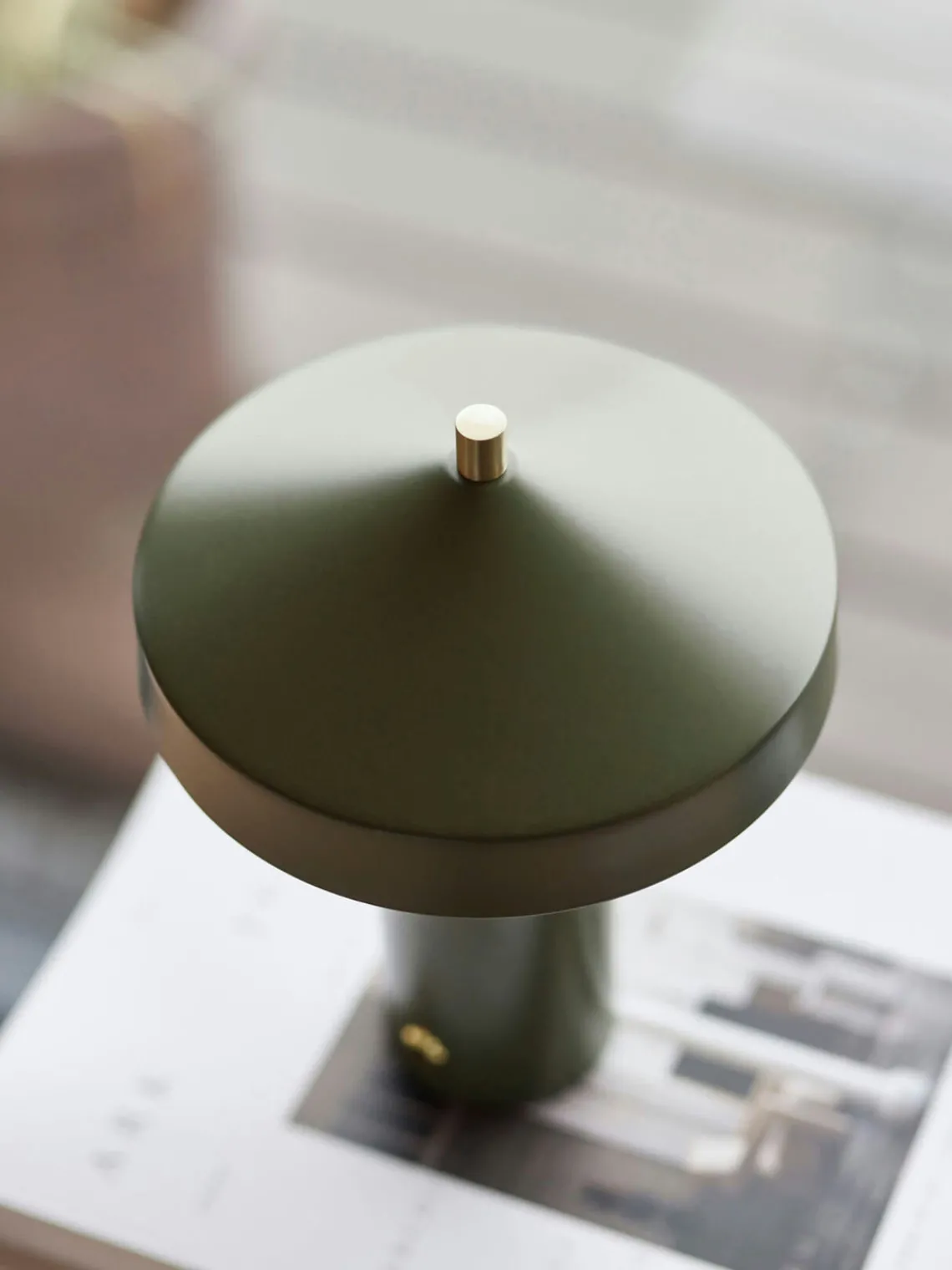 New Lámpara de mesa LED pequeña regulable Hatto, portátil Lámparas De Mesa|Lámparas De Techo