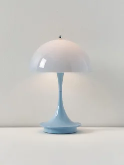 Lámparas De Techo|Lámparas De Mesa></noscript>Louis Poulsen Lámpara de mesa LED regulable con temporizador Panthella, 24 cm, portátil Plástico azul claro