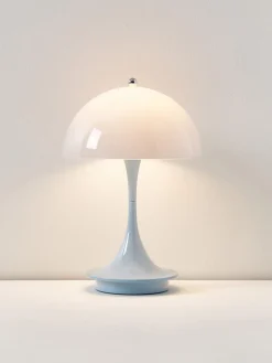Lámparas De Techo|Lámparas De Mesa></noscript>Louis Poulsen Lámpara de mesa LED regulable con temporizador Panthella, 24 cm, portátil Plástico azul claro