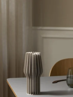 Lámparas De Mesa|Lámparas De Mesita De Noche></noscript>Eva Solo Lámpara de mesa pequeña LED regulable Radiant, portátil Beige claro